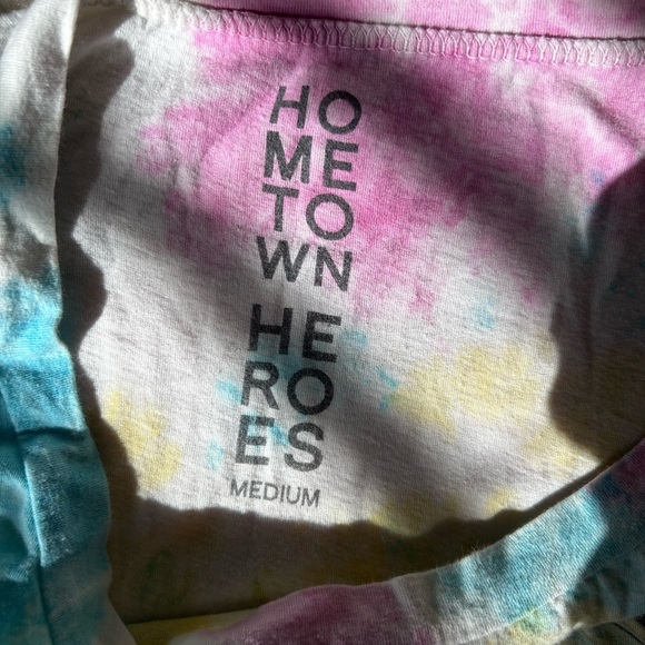 iconic Urban Outfitters classic tee - Picture 2 of 2